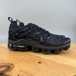 Nike Air Max Vapormax Plus Men’s Size 9 Shoes Triple Black 924453-004 NEW